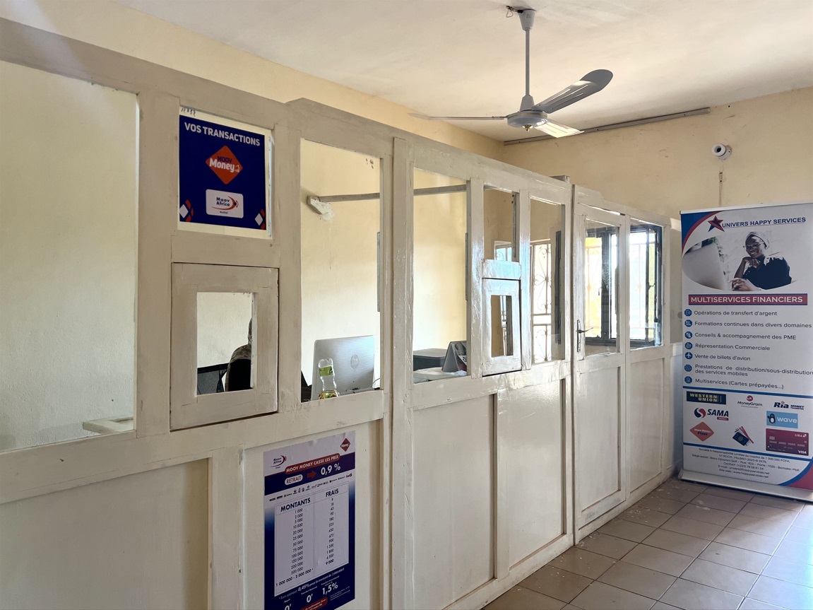 UNIVERS HAPPY SERVICES Building